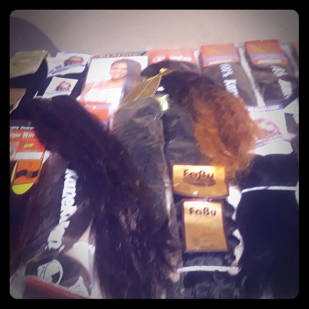 Hair extensions 25 packages in all and all are new